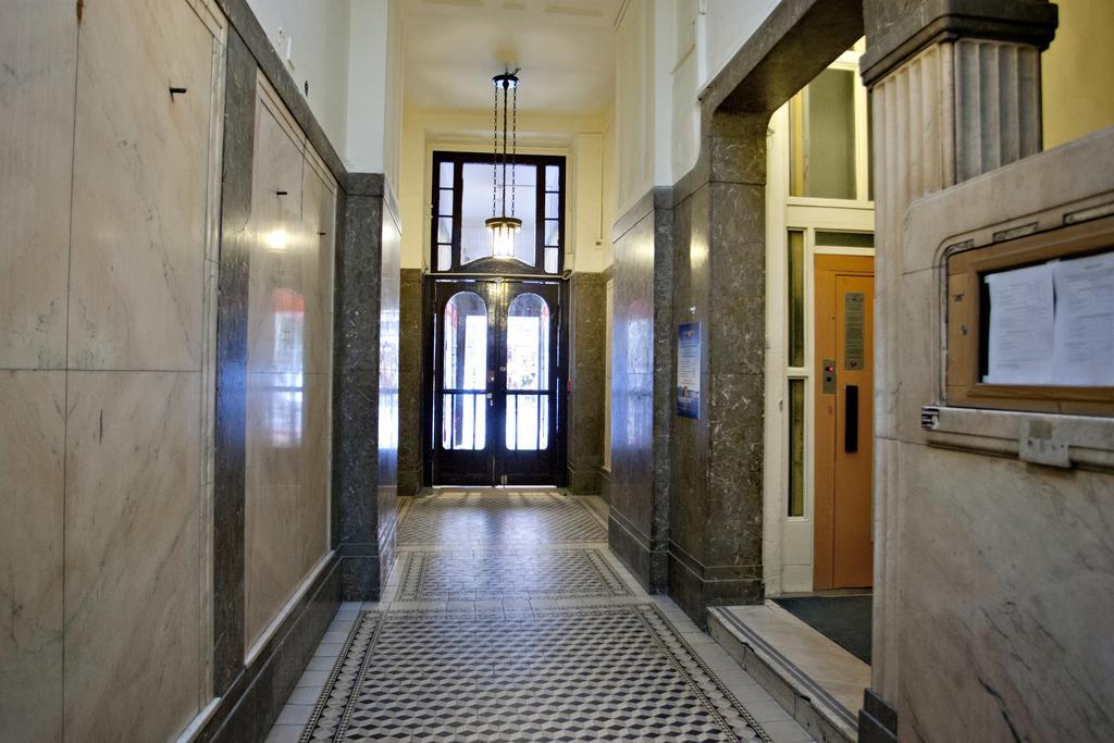 Diana Apartment On Vaci Utca Budapest Exterior photo