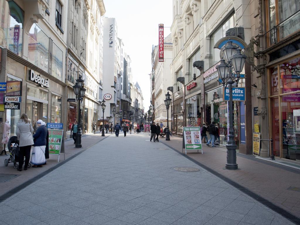 Diana Apartment On Vaci Utca Budapest Exterior photo