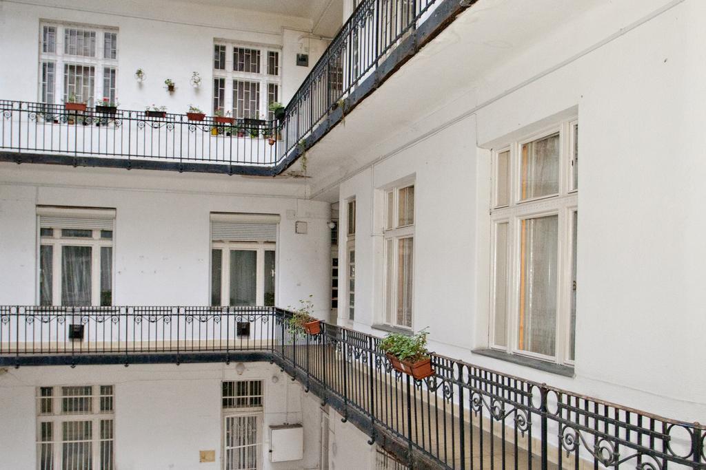 Diana Apartment On Vaci Utca Budapest Exterior photo