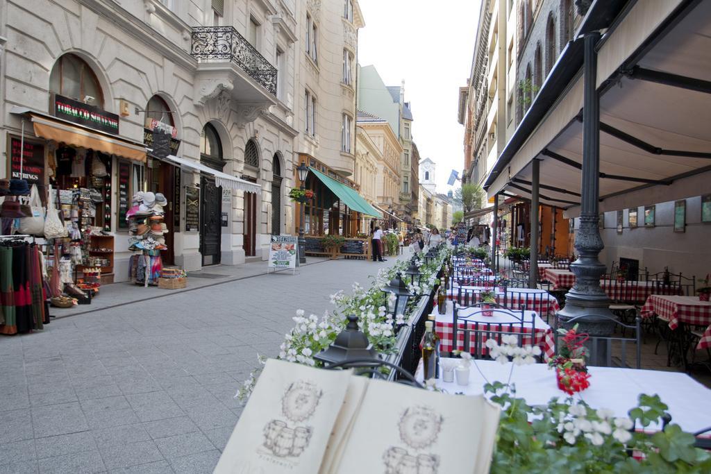 Diana Apartment On Vaci Utca Budapest Exterior photo